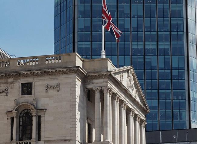 UK Banks Abandon Coinbase, Plus500
